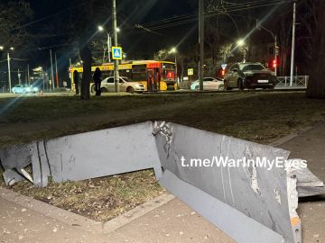 Фрагменты сбитого украинского дрона в Донецке