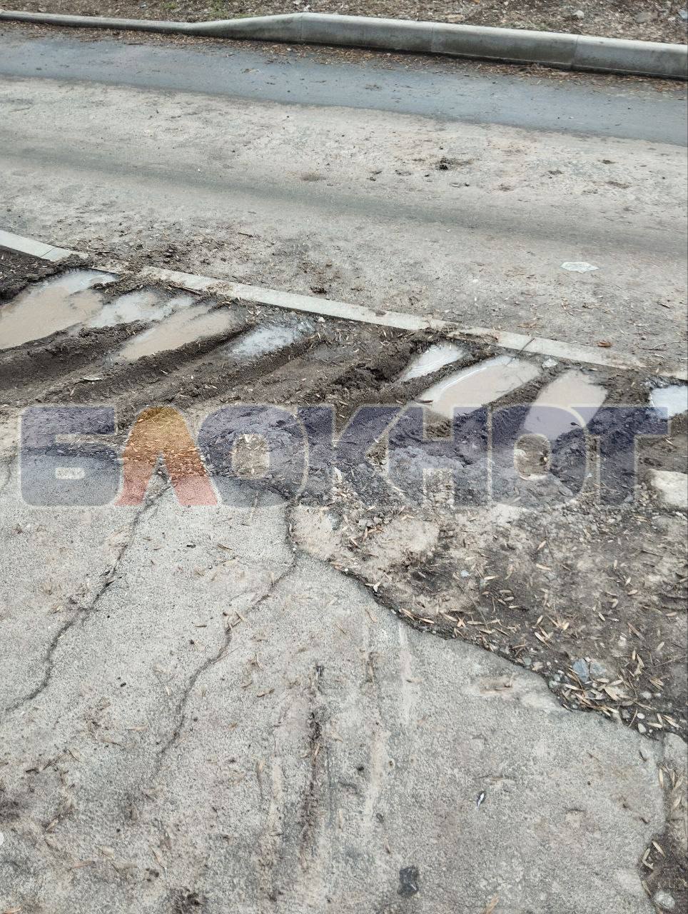 Изуродовали двор строители в Мариуполе