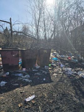 Дончане жалуются на стихийную свалку на перекрёстке улиц Славянская и Загорская