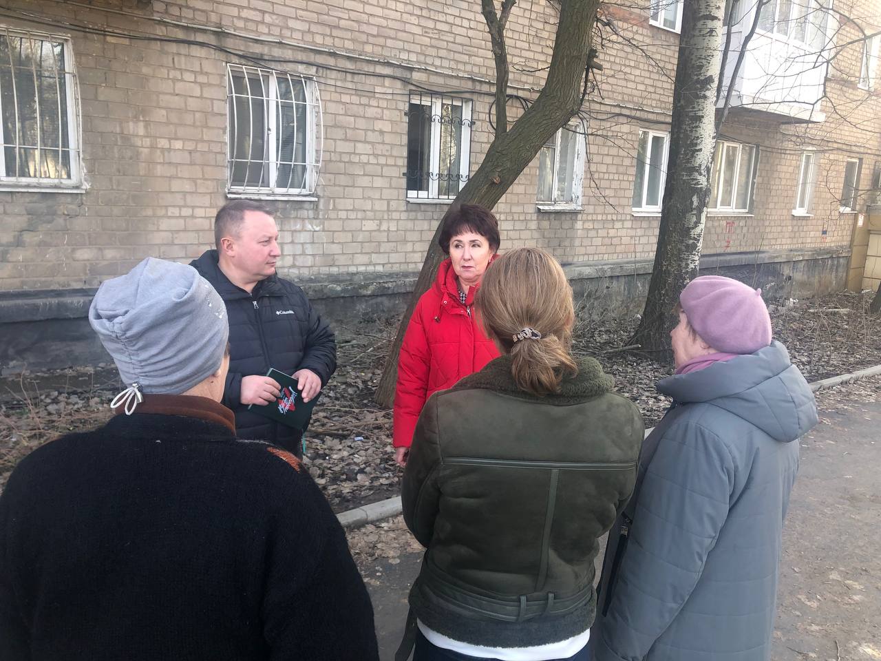 Сегодня, 2 марта, по поручению Главы ДНР Дениса Пушилина, первый заместитель руководителя Управы Калининского внутригородского района Администрации городского округа Донецк Роман Емельянов совместно с депутатом городского...