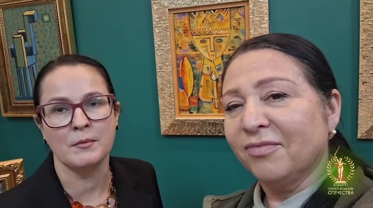 Соприкоснулись с искусством: КСВО ДНР на уникальной выставке Донецкого художника-авангардиста