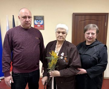 В Советском внутригородском районе городского округа Макеевка состоялась акция «Цветы мамам Героев» «Совета женщин города Макеевки» Регионального отделения «Союз женщин России» Донецкой Народной Республики