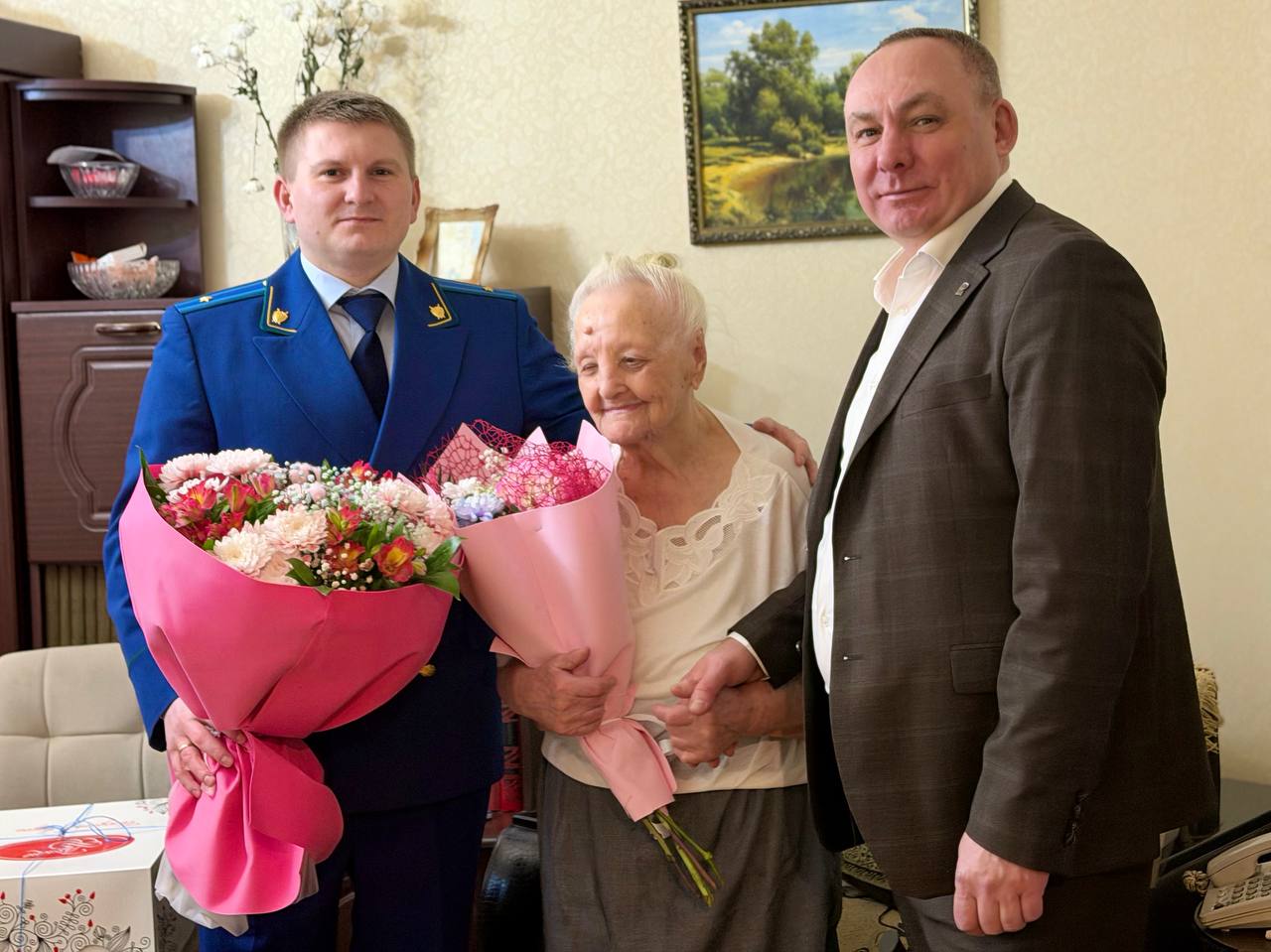 Михаил Меренков: В преддверии самого нежного весеннего праздника мы отправились с теплыми поздравлениями к нашим дорогим женщинам, чья жизнь – пример невероятной силы и мужества