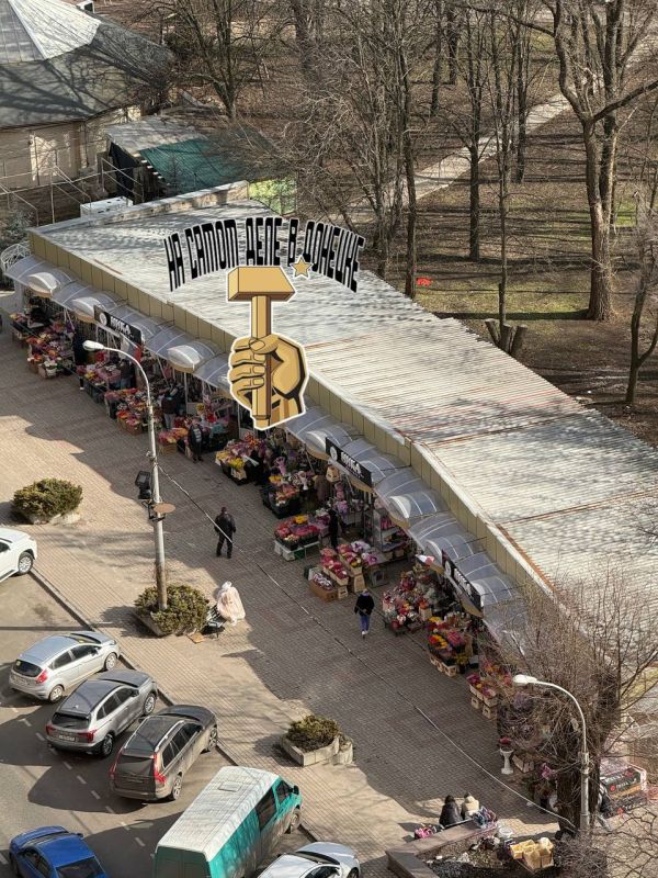 Проспект Богдана Хмельницкого в Донецке уже утопает в цветах