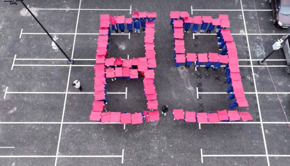 В Донецке поздравили Валентину Терешкову