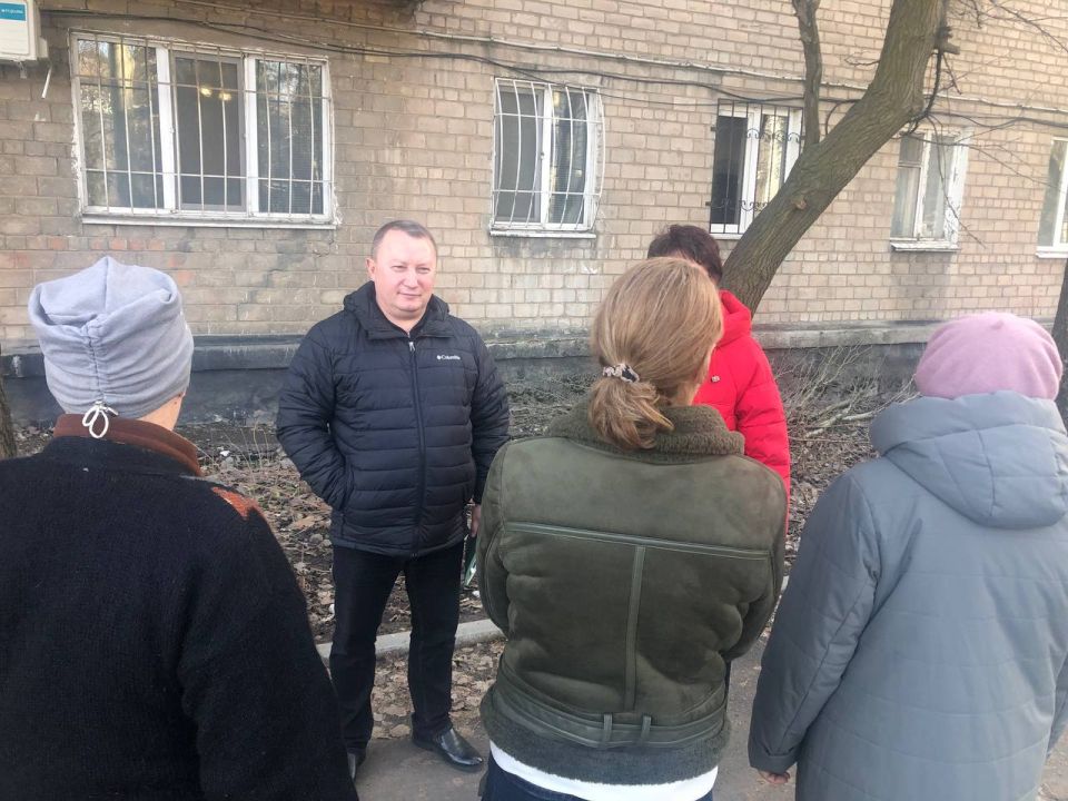 Сегодня, 6 марта, в рамках проекта «Управдом ДНР» первый заместитель руководителя Управы Калининского внутригородского района Администрации городского округа Донецк Роман Емельянов провел встречу на подведомственной...