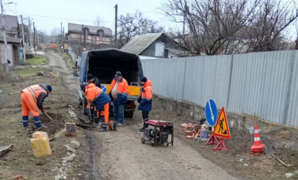 Валентин Левченко: Только вчера, на встрече с депутатом Донецкого городского совета Сергеем Скидановым, маломобильная жительница- инвалид с ул.Зои Космодемьянской попросила помощь в распиле и вывозе сухостоя