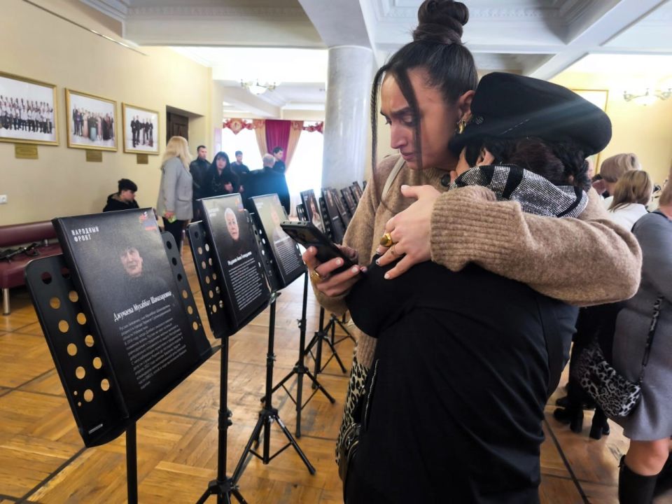 Филиал фонда «Защитники Отечества» открыл в Донецке фотовыставку «Мать Героя»