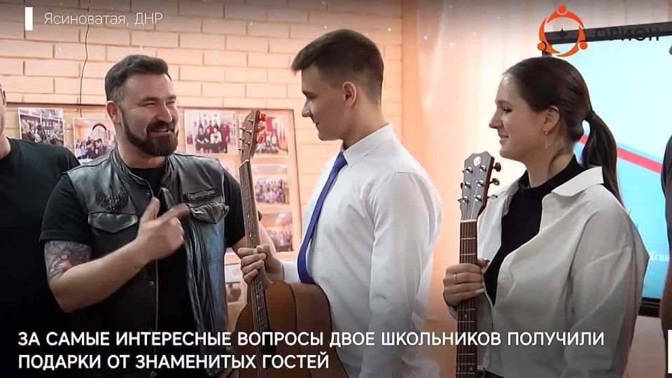 Артисты из Москвы устроили праздник для раненых детей в Донецке