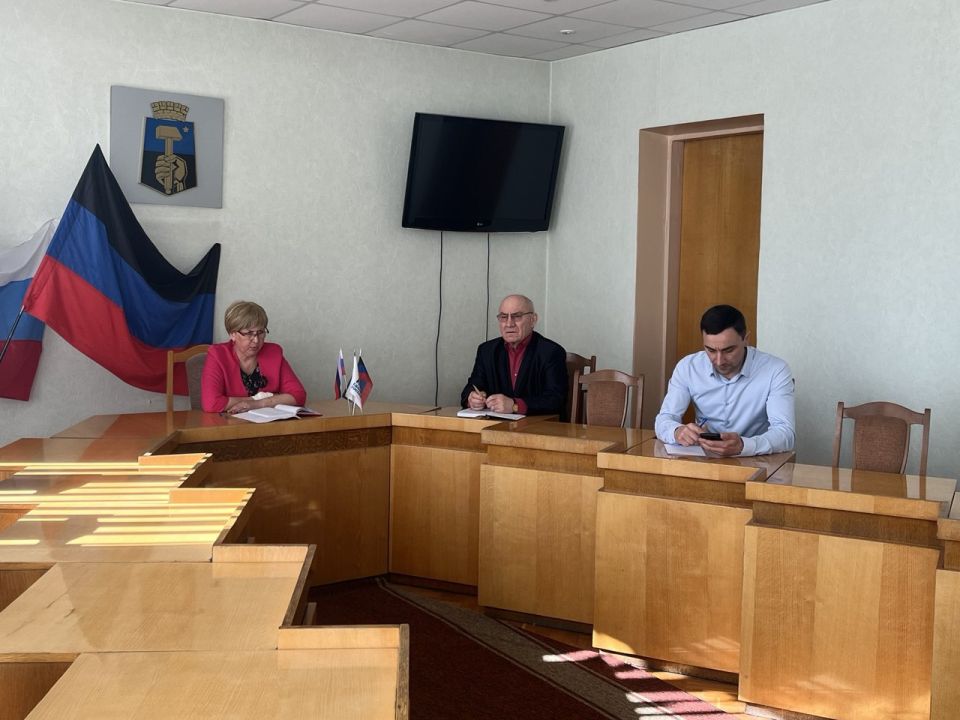 Елена Рязанцева: Сегодня провела аппаратное совещание с участием руководителей организаций, служб, управлений, начальников отделов и секторов Управы Пролетарского внутригородского района Администрации городского округа...