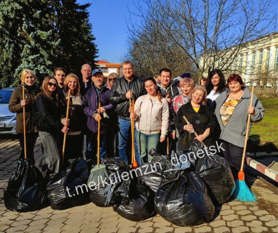 В еженедельной экологической акции «Чистый четверг» приняли активное участие сотрудники управления по физической культуре и спорту, учреждения образования и культуры
