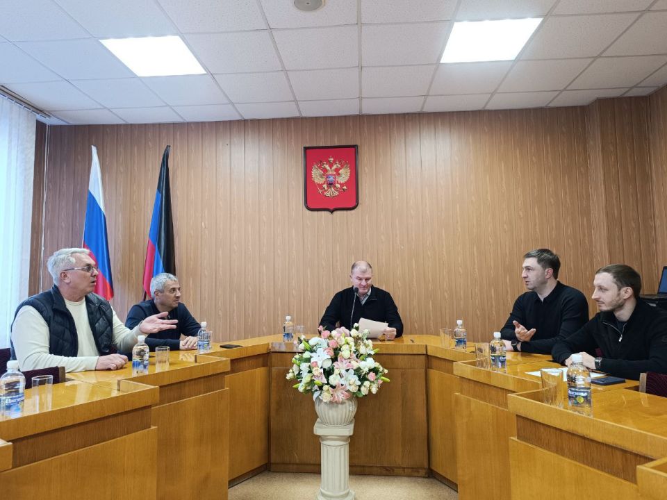 РАБОТА КОМИТЕТОВ. На заседании постоянного комитета по вопросам экономической политики, инвестиций и экологической безопасности под председательством Виталия Воловика депутаты Донецкого городского совета согласовали проект...