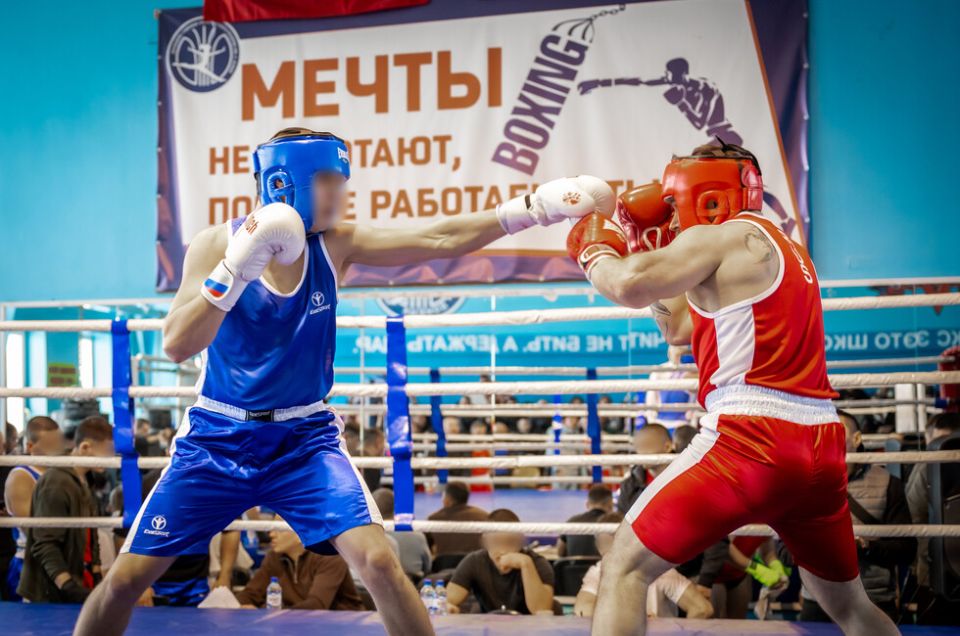 Донецкие росгвардейцы определили сильнейших боксеров в честь юбилеев ведомства