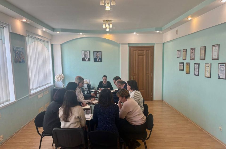 Сегодня, 13 марта, в Управе Ленинского внутригородского района Администрации городского округа Донецк состоялось малое аппаратное совещание, во время которого обсудили вопросы, касающиеся жизнеобеспечения района