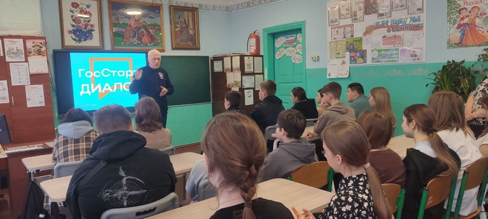 Андрей Бедило: Сегодня, 13 марта, в рамках проекта ГосСтарт провел встречу в маленькой сельской школе села Зеленое Амвросиевского муниципального округа