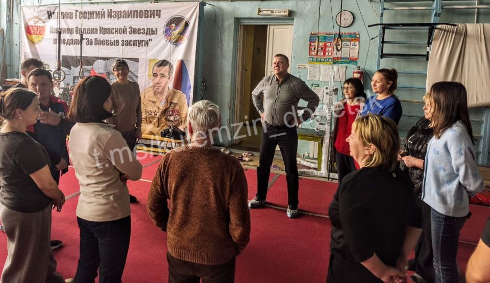 Сегодня в Ленинском районе состоялась встреча заместителя главы администрации г.о. Донецк с трудовым коллективом спортивной школы № 12 по спортивной и художественной гимнастике