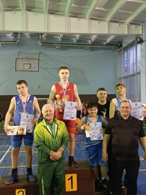 Поздравляем Зубенко Владислава Алексеевича (7-В, Школа №30, г. Донецк) с золотом! Первое место на открытом турнире памяти Багирова Василия Александровича по греко-римской борьбе, юноши, 75 кг. Гордимся нашим спортсменом!