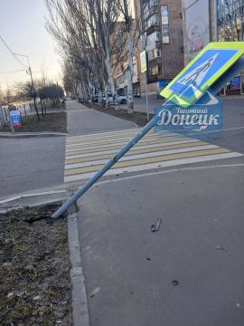 Приуныл знак пешеходного перехода на проспект Ильича