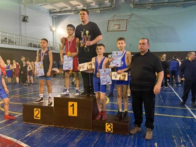 14 марта в г. Донецке прошел Открытый IX традиционный турнир по спортивной борьбе (дисциплина греко-римская) среди юношей 2011-2013 г.р. памяти тренера по греко-римской борьбе МС СССР Багрова В.А., посвященный Году единства...