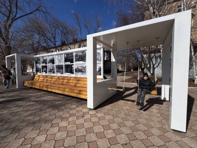 В городах ДНР организовали выставку, посвященную актерам театра и кино