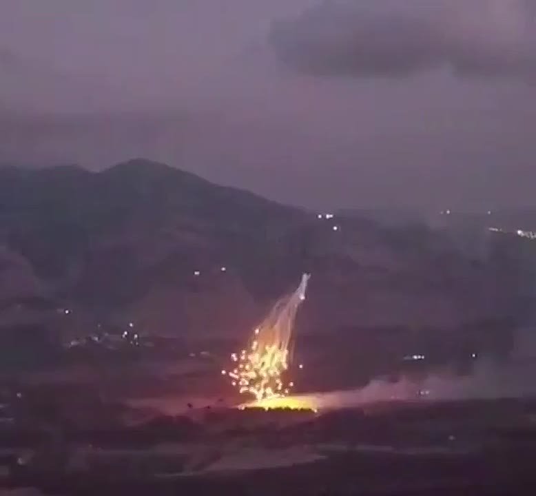 Израиль бомбит белым фосфором