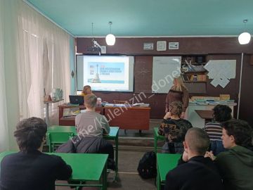 Сегодня в Пролетарском районе на базе Донецкого технологического колледжа специалисты управления опеки и попечительства администрации г. о. Донецк провели с детьми льготных категорий тематическое мероприятие, посвящённое Дню...