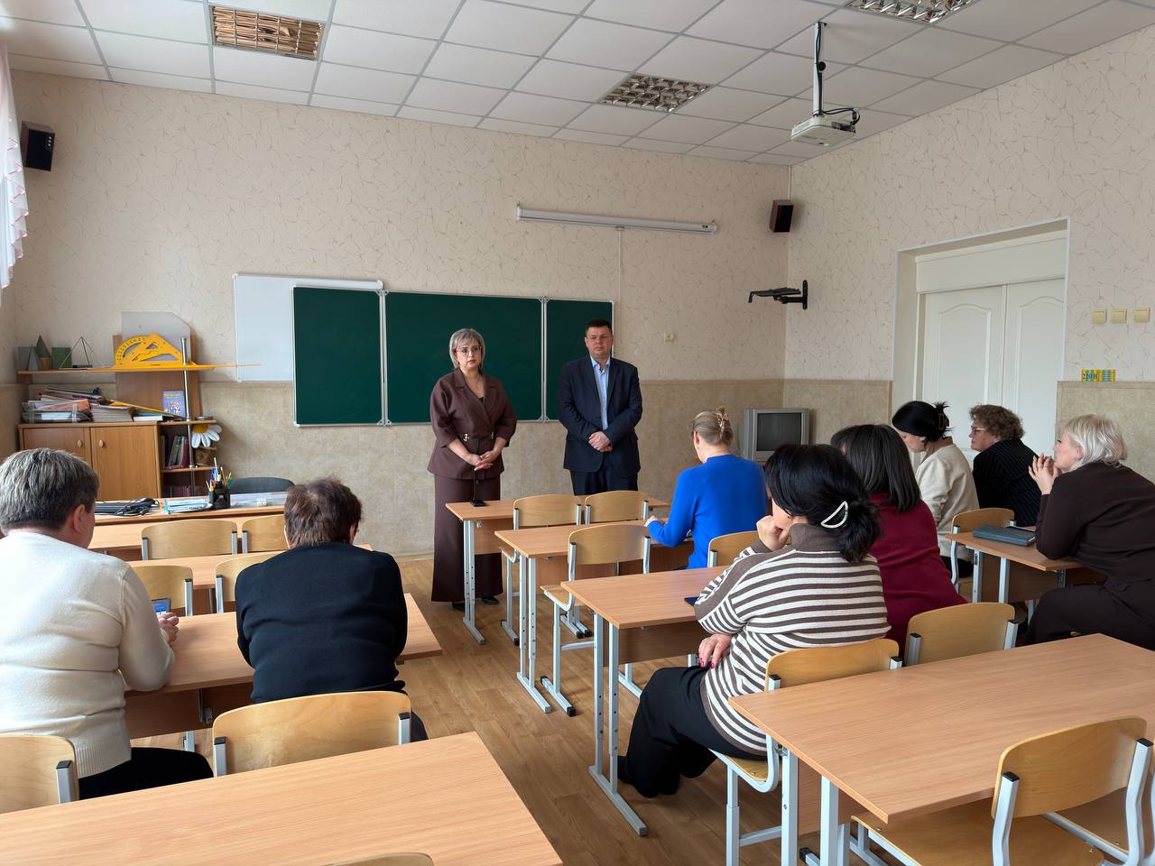 По поручению Главы ДНР Дениса Пушилина в Ворошиловском внутригородском районе продолжаются встречи с населением