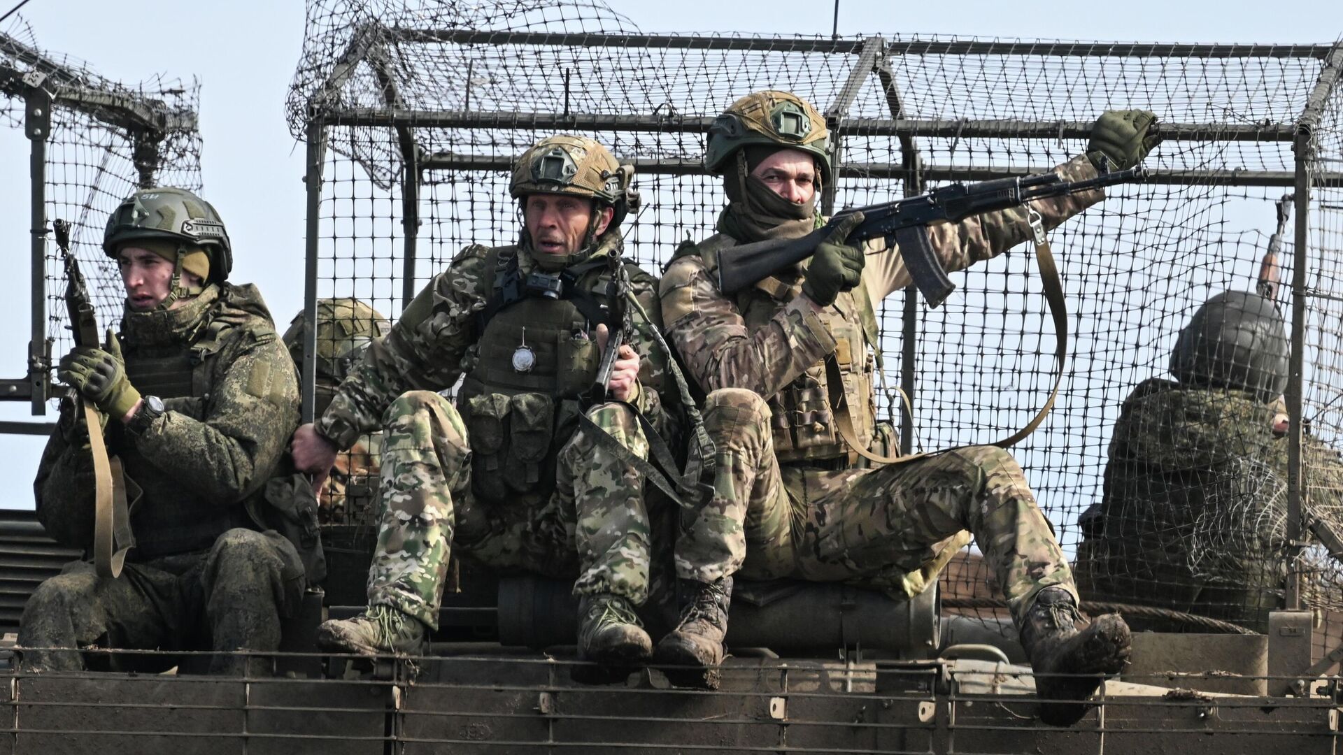 Нажим на широком фронте: военный эксперт о боях за Доброполье и сроках выхода на границы ДНР