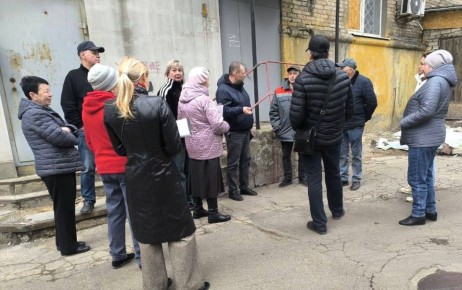 19 марта заместитель руководителя Управы Ворошиловского внутригородского района Администрации городского округа Донецк Денис Григорьев и депутат Донецкого городского совета Лилия Ошурко, встретились с жителями района