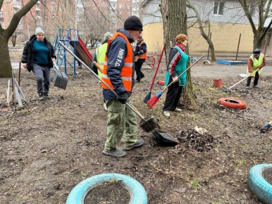 Сегодня, 19 марта 2026 года, в рамках проекта «Городская среда», реализуемого Единой Россией , жители Кировского района приняли участие в традиционной экологической акции «Чистый четверг»