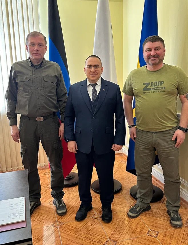 Андрей Крамар: Председатель «Блока Жириновского», партиец с более чем 20-летним стажем (в рядах ЛДПР с 1994 года) Александр Борисович Курдюмов в гостях у Народного Совета и команды Донецкого регионального отделения партии