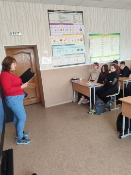 Важные беседы для будущего: Семейные ценности и безопасность в интернете для школьников Петровского района Донецка