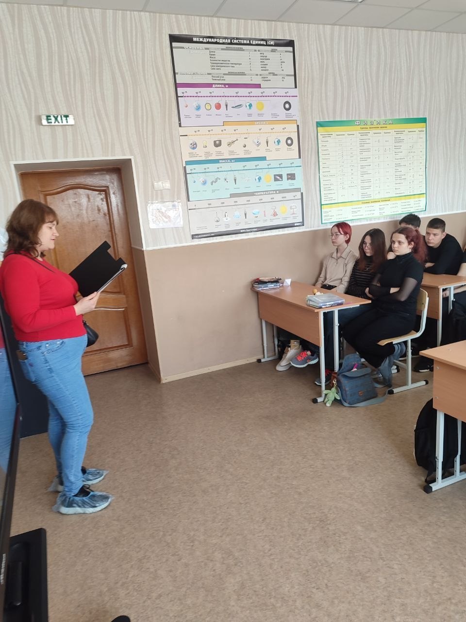 Важные беседы для будущего: Семейные ценности и безопасность в интернете для школьников Петровского района Донецка