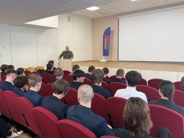 Сотрудник регионального следственного управления провел для школьников день открытых дверей в формате «По следам следствия»