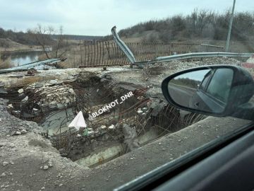 На разрушенном ВСУшниками мосте между Валерьяновкой и Благодатным в ДНР вчера были замечены строители