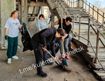 Сотрудники управления по физической культуре и спорту, а также спортивных учреждений присоединились к субботнику!