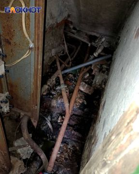 Семь месяцев по колено «в дерьме» жители Донецка ждут ремонта канализации