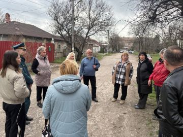Продолжаются сходы с жителями Ленинского района города Донецка