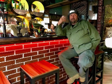 Александр Сладков: Донецк-2018.. Сижу балуюсь в кафе «Сепар», в котором через несколько дней произойдет трагедия, от диверсии погибнет наш большой друг, первый глава ДНР Александр Захарченко