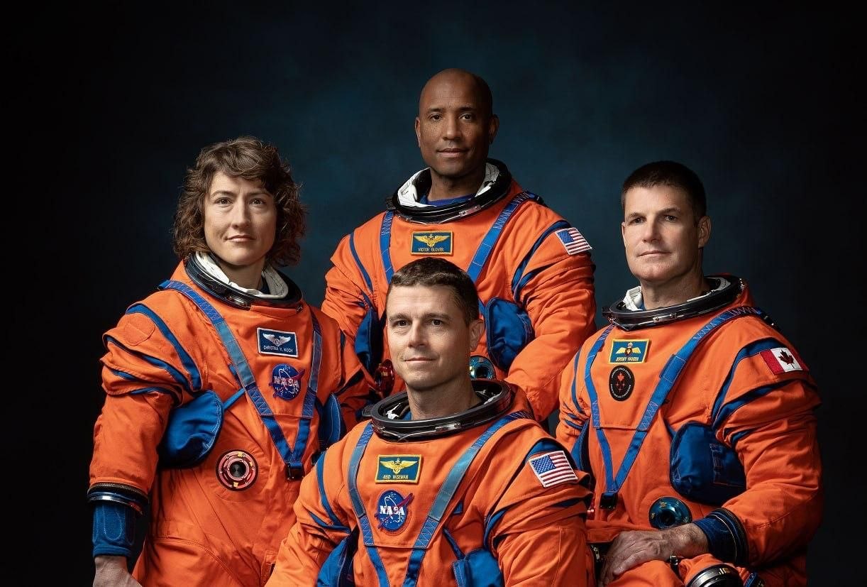 Человек снова улетел к Луне: этой ночью NASA успешно запустило первый за 54 года пилотируемый полёт к спутнику Земли