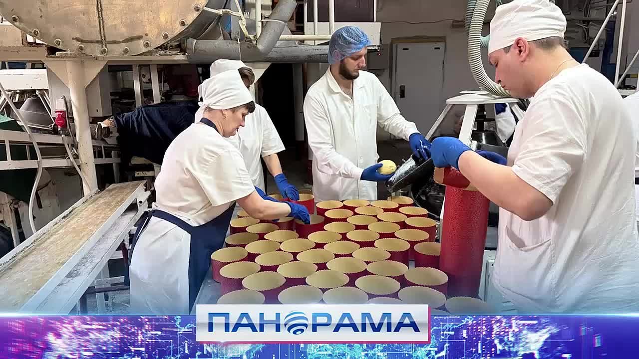 В преддверии светлого праздника Пасхи на донецком хлебозаводе приступили к выпечке первой партии пасхальных куличей, которую традиционно передадут защитникам на передовую