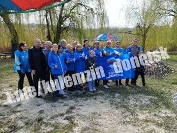 В рамках Всероссийской акции «Вода России», сотрудники отдела экологической безопасности администрации г. о. Донецк совместно со специалистами управы Ворошиловского района, представителями коммунальных организаций и...