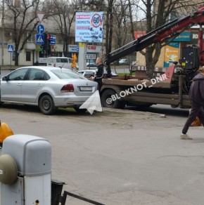 Вчера в Донецке сотрудники ГАИ «помиловали» машину с номерами РО и не стали ее эвакуировать