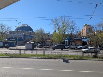 Сергей Лебедев: #Донецк, весна. Вчера укропы (по слухам) в Старобешевскую ТЭЦ влупили, часа три света не было