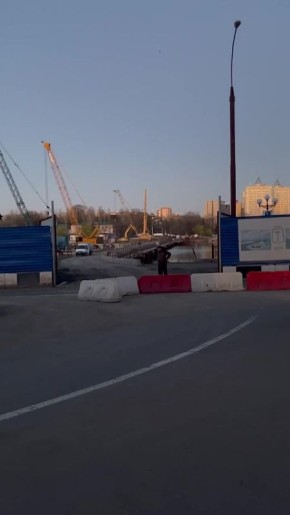 Мост через Кальмиус по проспекту Ильича преображается: в сети появились кадры ремонта