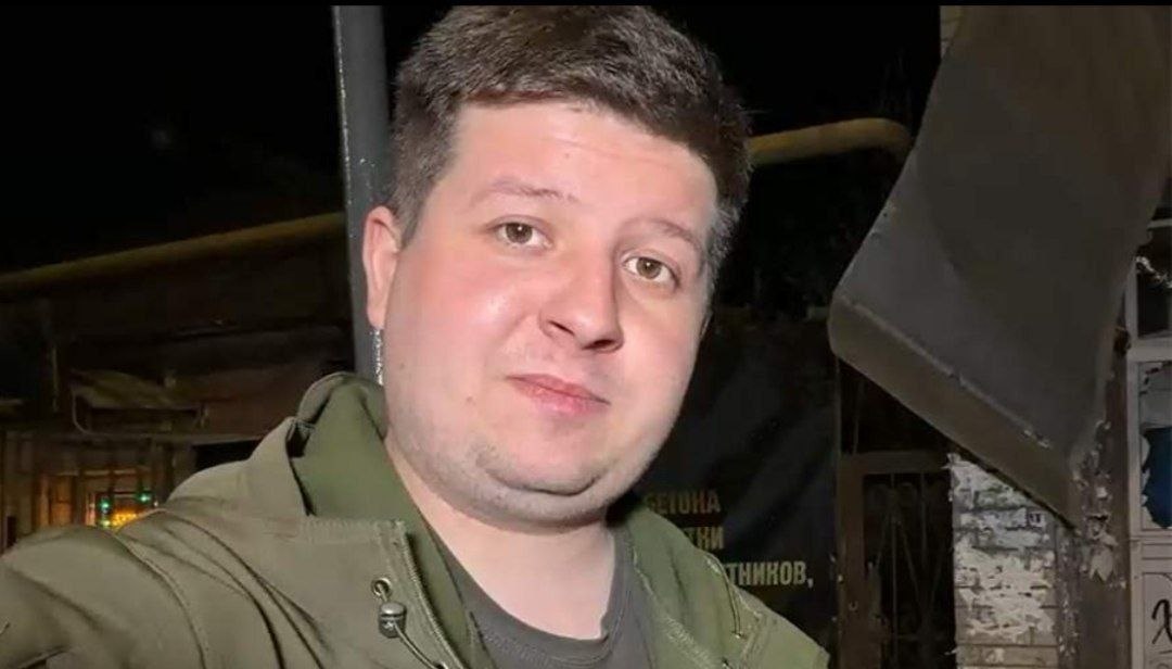 Военкор «Известий» Евгений Быковский пострадал в результате обстрела Донецка, сообщает издание