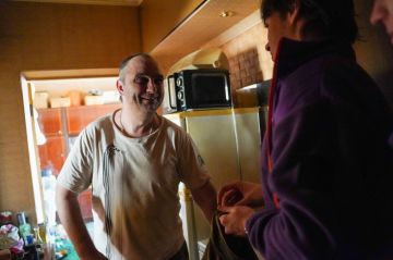 Молодёжь поздравила ополченцев первой волны в честь Дня провозглашения ДНР