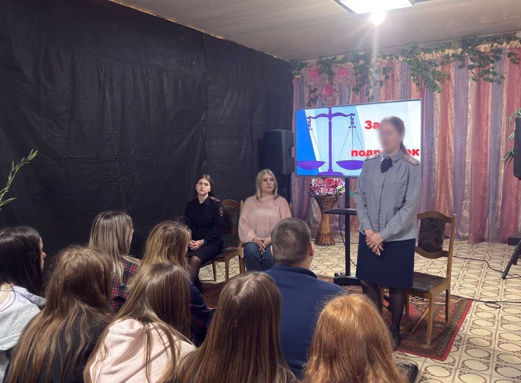 Сотрудники УИИ Куйбышевского района г. Донецка провели профилактическую беседу со школьниками