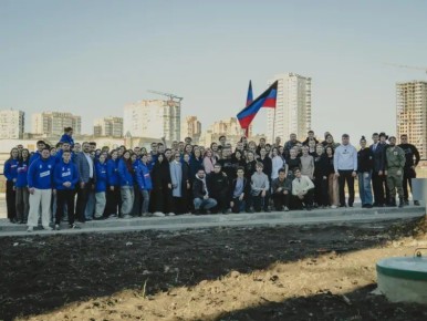 На территории Донецкого молодежного центра «30/09» прошла реконструкция событий Русской весны, приуроченная ко Дню провозглашения ДНР