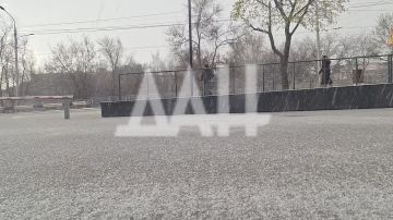 Погодка шепчет. В Донецке был замечен весенний град! Подпишись на нас в MAX